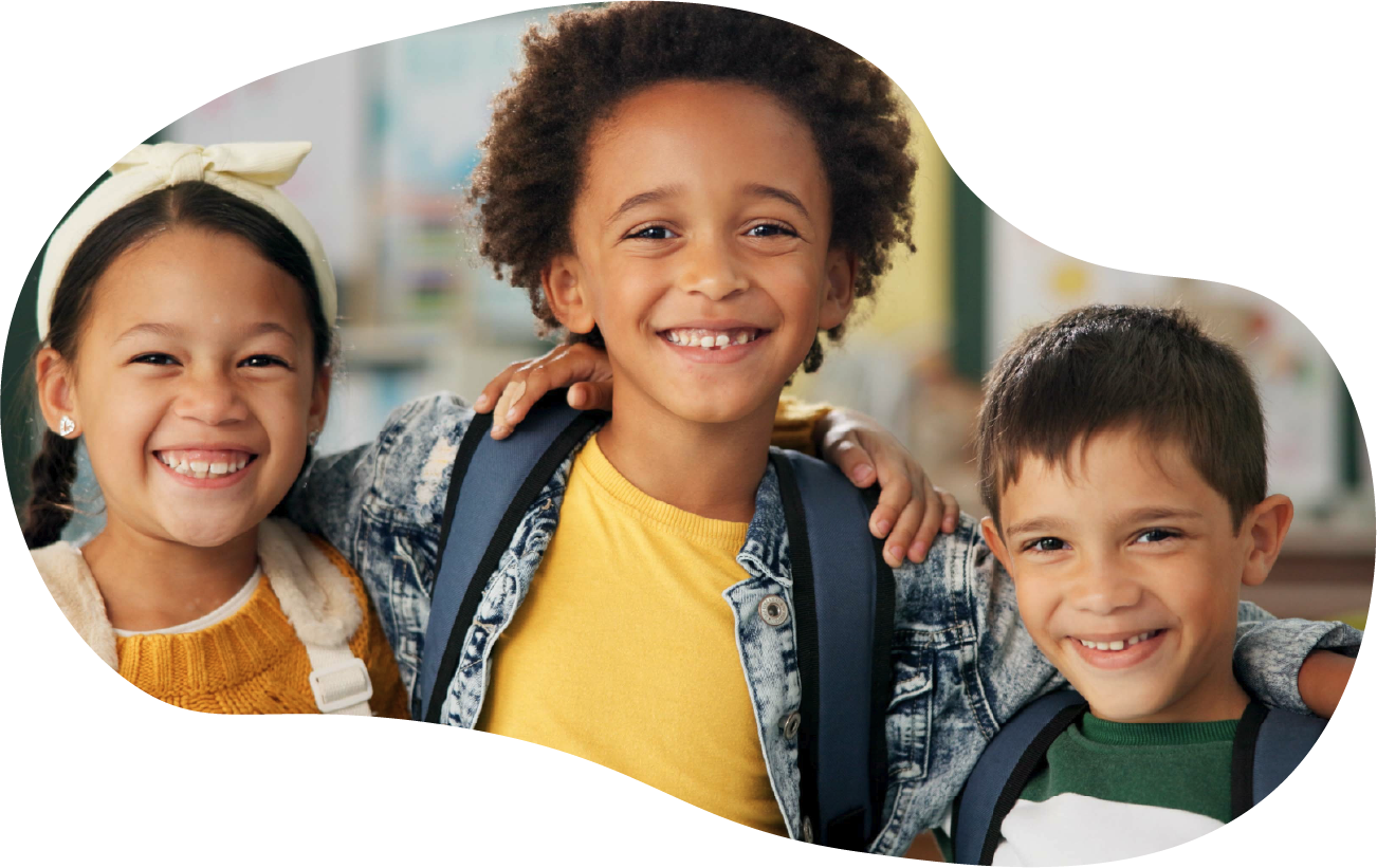 groep van vier schoolkinderen